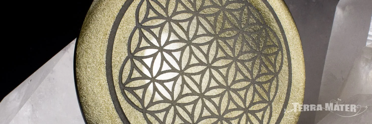 Pëndentif Fleur de vie gravée sur Obsidienne dorée du Mexique