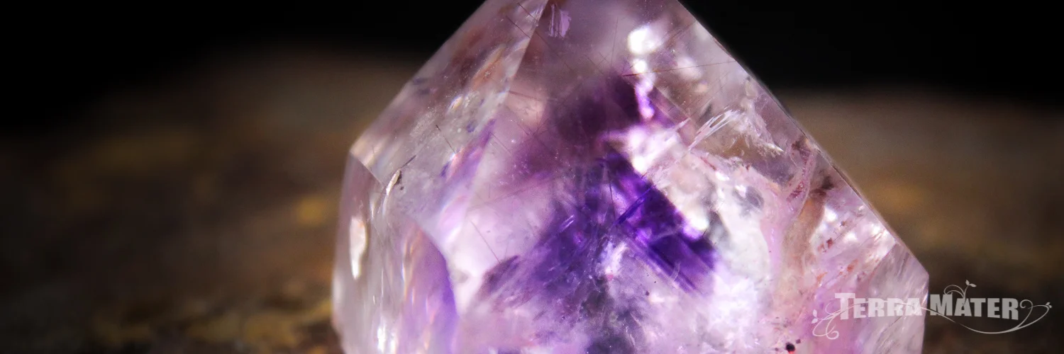 Améthyste à fantômes et inclusions de rutile