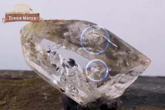 Cristal de quartz enhydro à bulles mouvantes