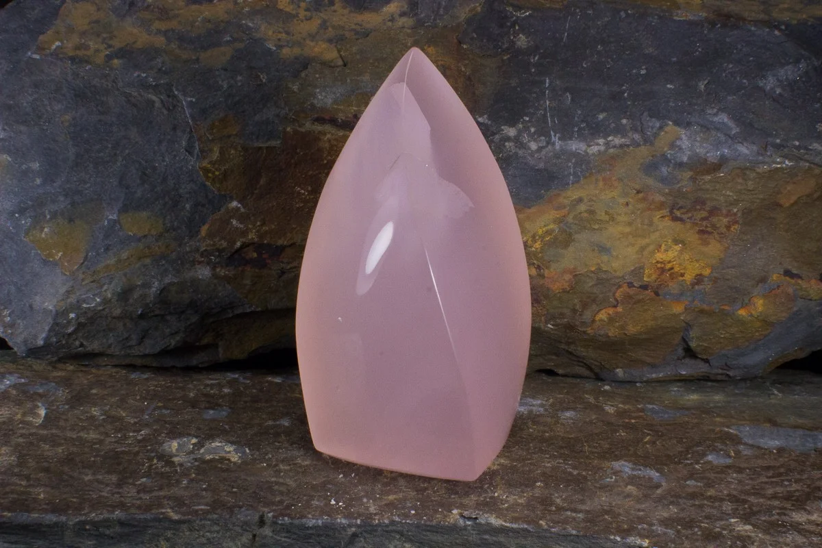 Flamme trièdrique de quartz rose 387 g