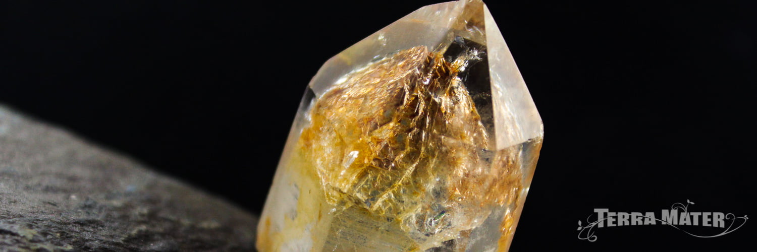 Cristal de roche à inclusion de lodolite et fantômes