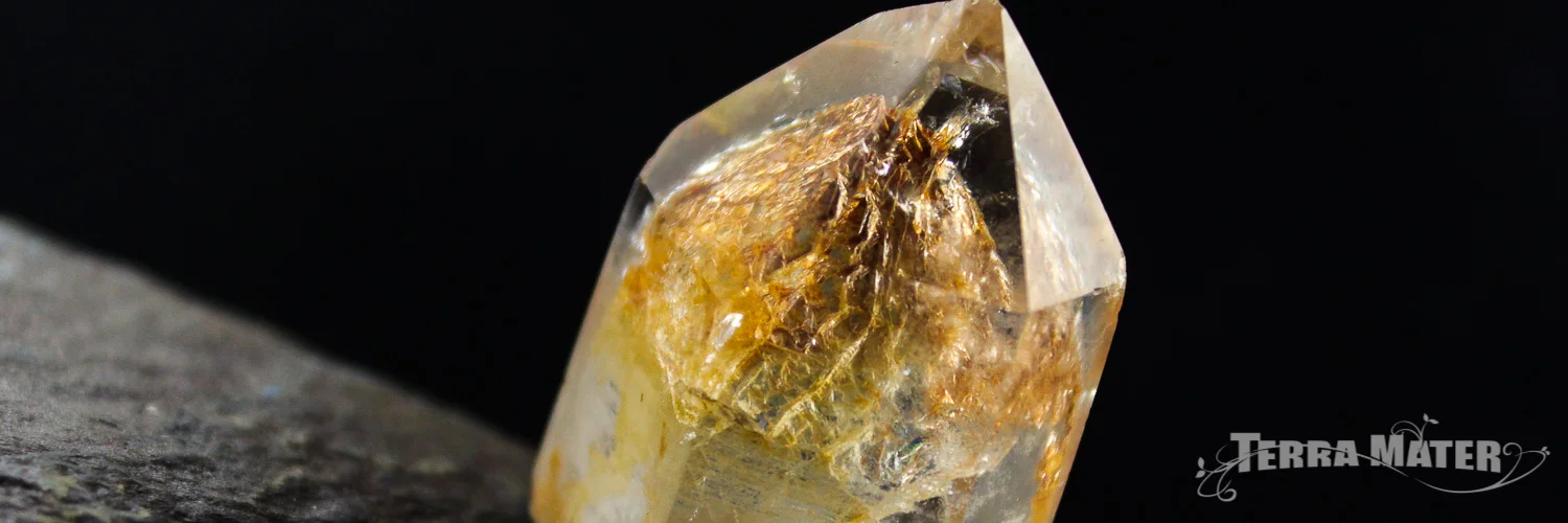 Cristal de roche à inclusion de lodolite et fantômes