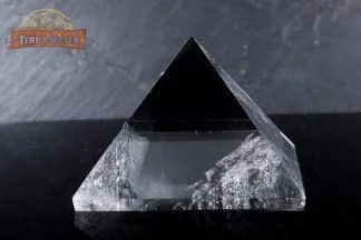 Pyramide en cristal de roche