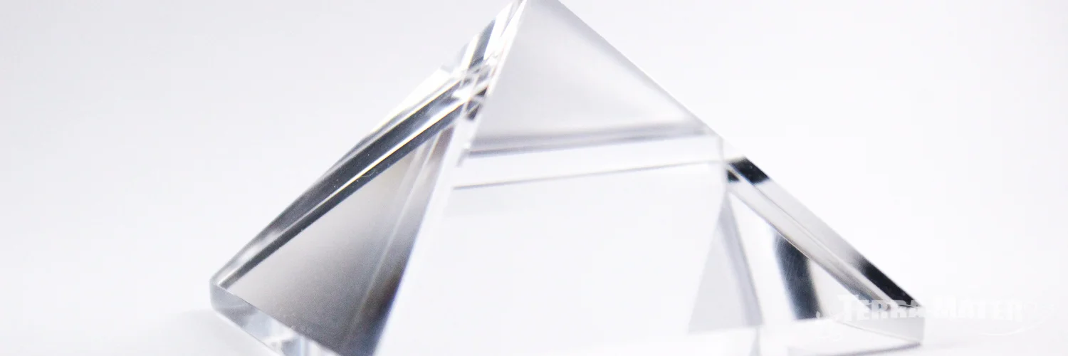 Pyramide de quartz naturelle limpide de l'Himalaya