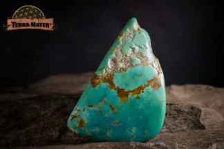 Fragment de turquoise d'Arizona partiellement poli.