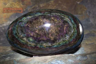 Galet d'obsidienne Manta Huichol du Mexique qualité AAA
