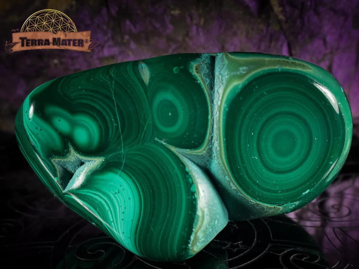 Galet de malachite 134 g - 6 cm – Image 2