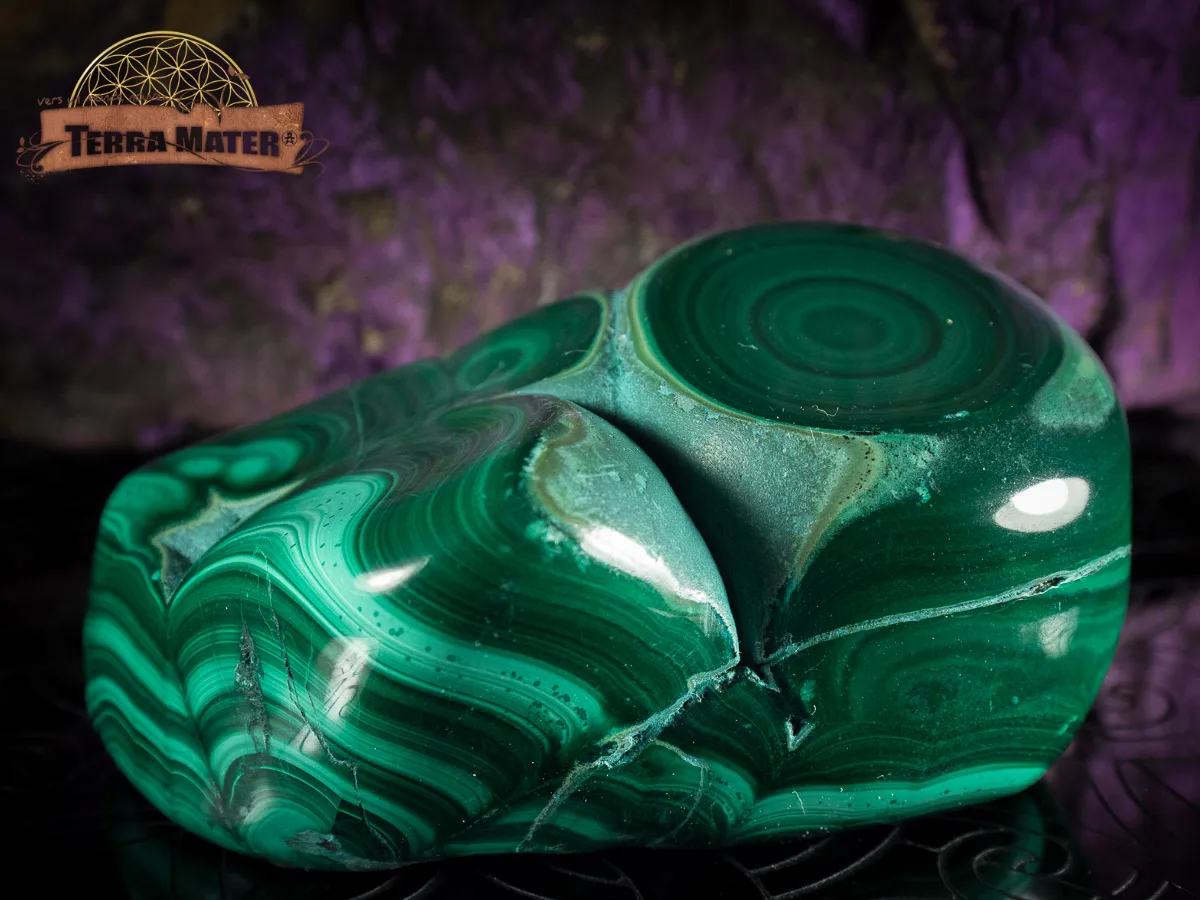 Galet de malachite du Congo polie